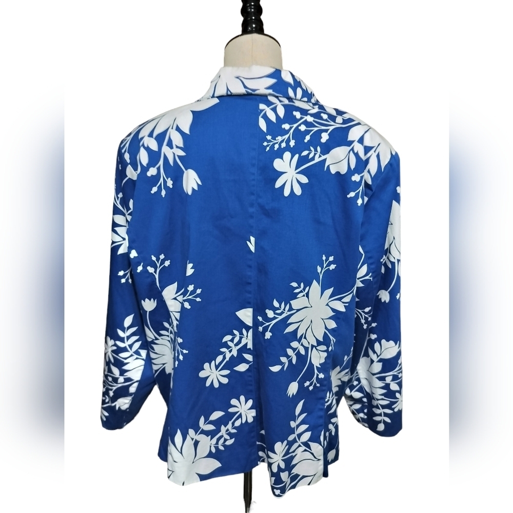 2497)Susan Graver Blue & White Floral Print Zip Front Cotton Jacket Plus Size 2x — image 5 of 8